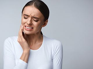 Woman with a toothache in Edison