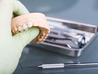 dental technician with dental bridges in Edison