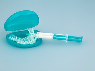 an example of a take-home teeth whitening kit