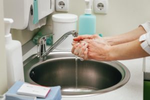 Dentist in Edison washing hands